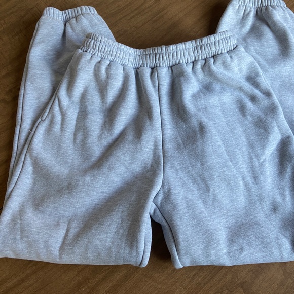 Light grey women’s sweatshirt and sweatpants set excellent condition - Picture 5 of 5